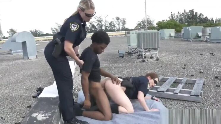 Magnifique blonde japonaise dans une vidéo de massage érotique