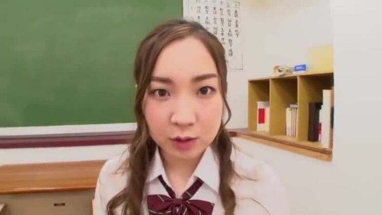 Une magnifique prostituée orientale incarne son fantasme fétichiste