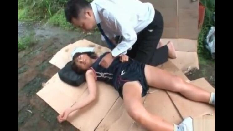 Belle pute orientale dans un excellent porno amateur