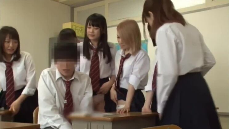 Magnifique salope asiatique brune