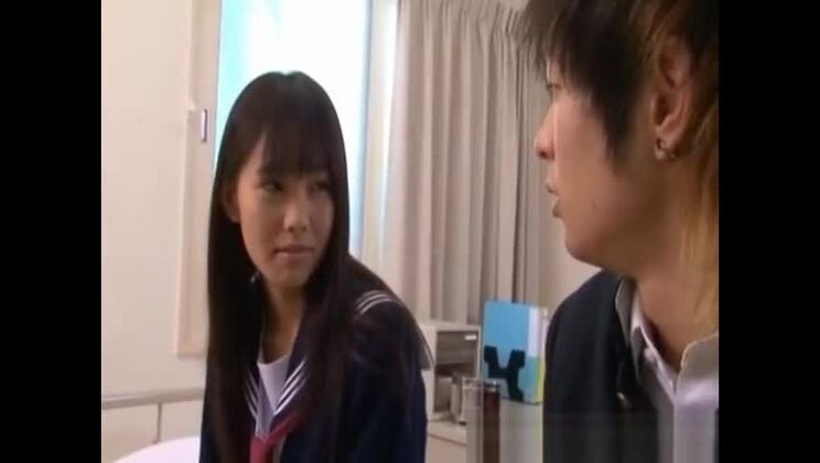 Vidéo de sexe orientale mettant en scène Top et Hikaru Ayuhara