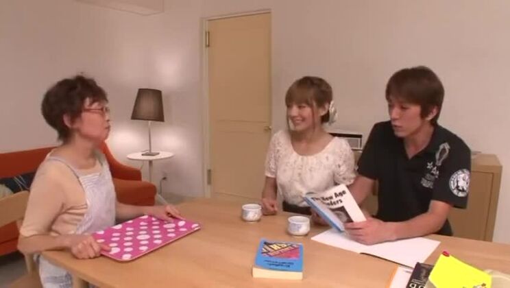 Belle et plantureuse salope orientale dans une véritable vidéo hardcore