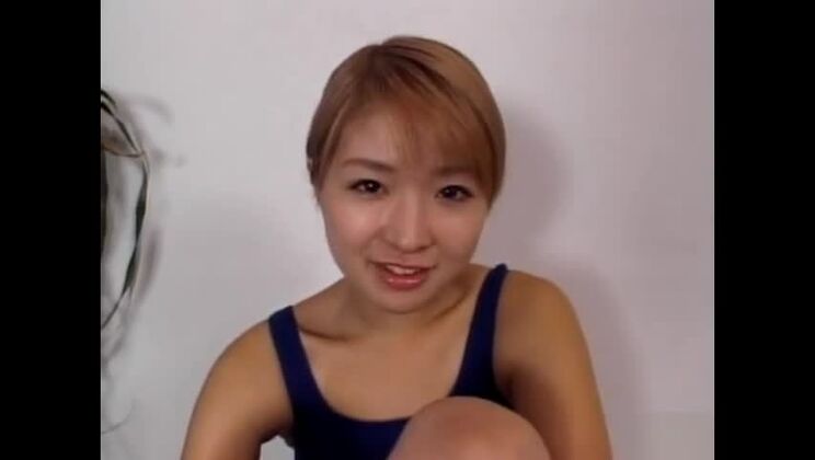 Belle femme asiatique platine