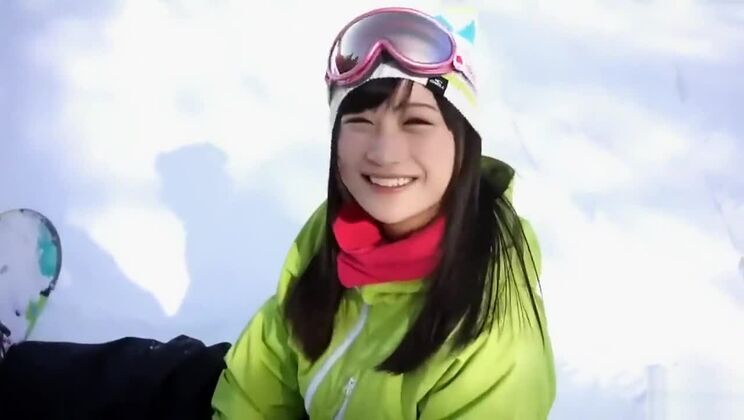 Belle orientale à la poitrine plate