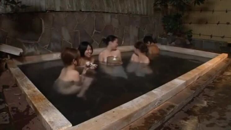 Une jolie asiatique se fait baiser par un amateur incroyable