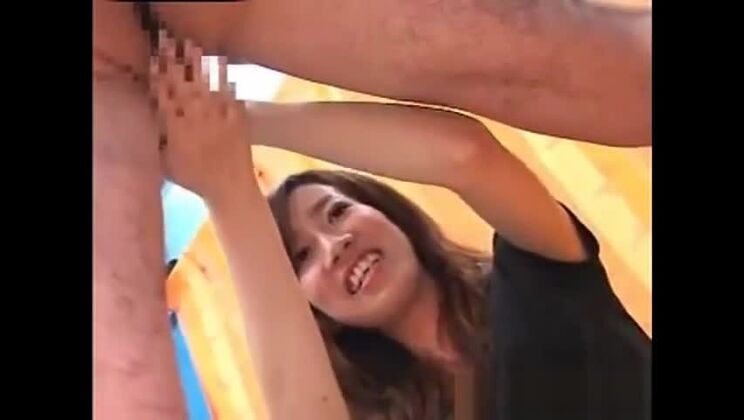 Une superbe fille orientale se produit dans une incroyable vidéo de sexe amateur