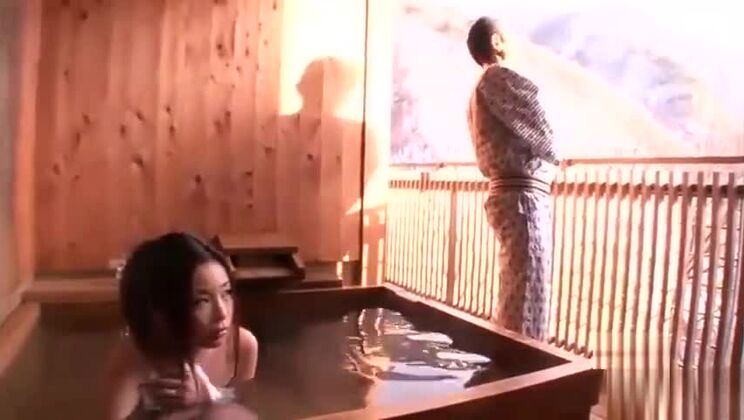 Cette belle Japonaise est amoureuse du bukkake