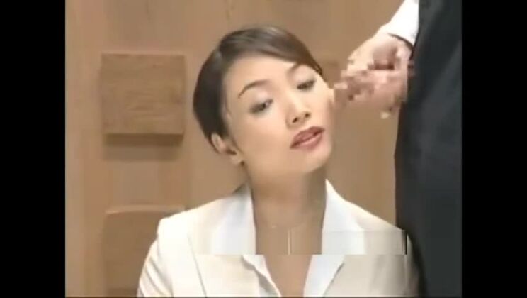 Une superbe salope asiatique aux gros seins dans une magnifique vidéo de sexe fétichiste