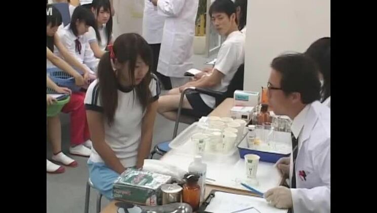 Jeune Japonaise excitée dans Best Public, clip JAV pour adolescents