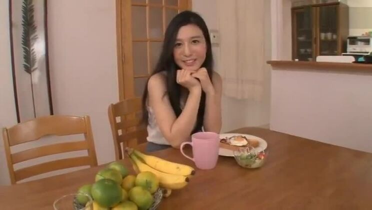 Scène adulte étonnante. Fesses de folie non censurées.