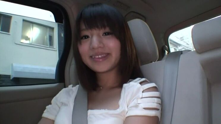 La fabuleuse mannequin japonaise Miyu Hoshisaki dans une scène de masturbation intense, une JAV très mince