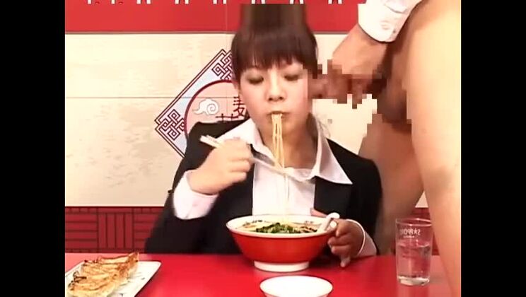 Bukkake food partie 3 (censuré)