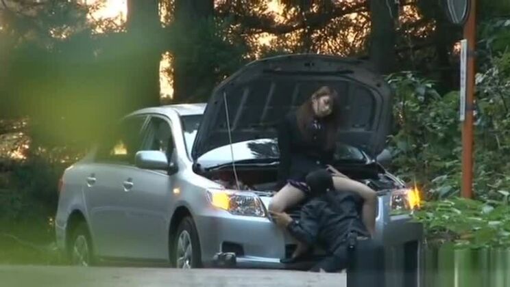 La poupée asiatique Hino Hikari prend du plaisir dans un clip sexuel