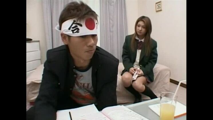 Magnifique jeune femme japonaise dans une scène JAV incroyable