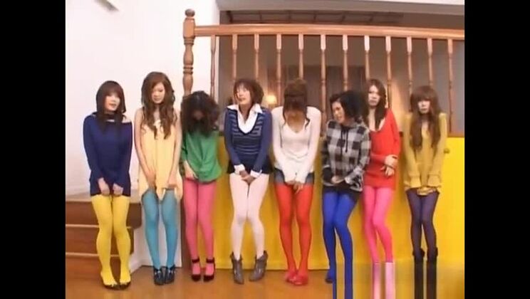 Des poupées asiatiques reçoivent des cours particuliers dans leur partie sexy 6