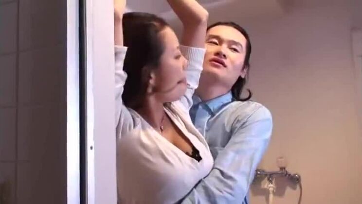 fille bâillonnée 2