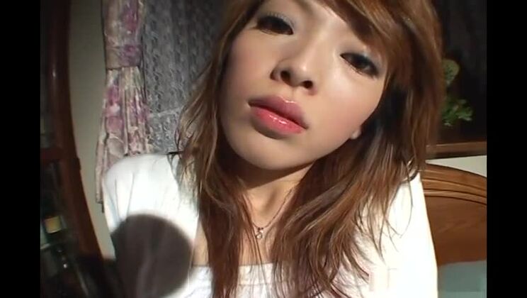 Saori Kitajima suce une bite palpitante avec une telle passion