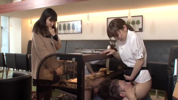 Jeune Japonaise exotique dans une scène JAV HD excitante