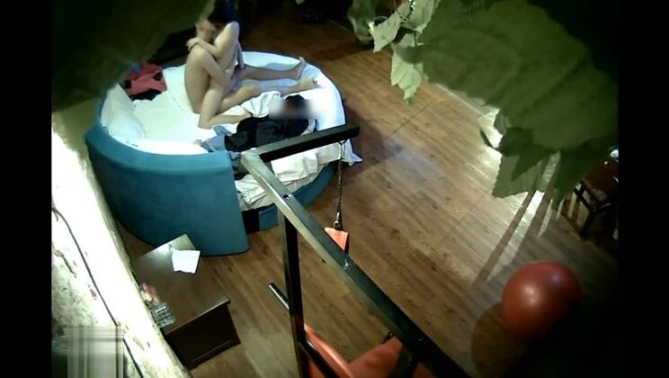 Jeune Japonaise sauvage se masturbant avec une montre, clip JAV avec un gros cul comme dans vos rêves