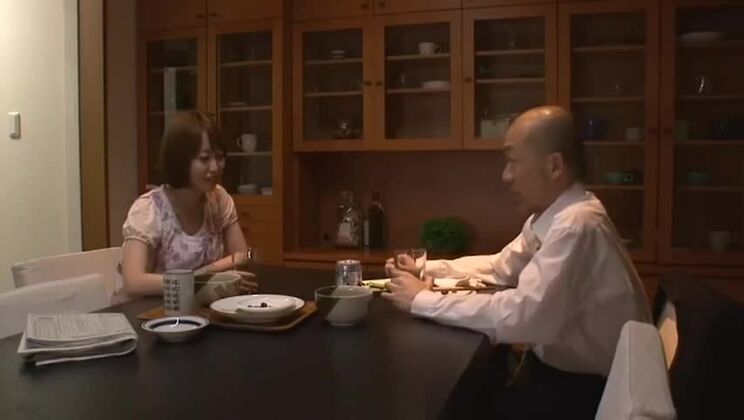 Vidéo de sexe exotique avec un(e) vieux/jeune fou(ne) non coupé(e)