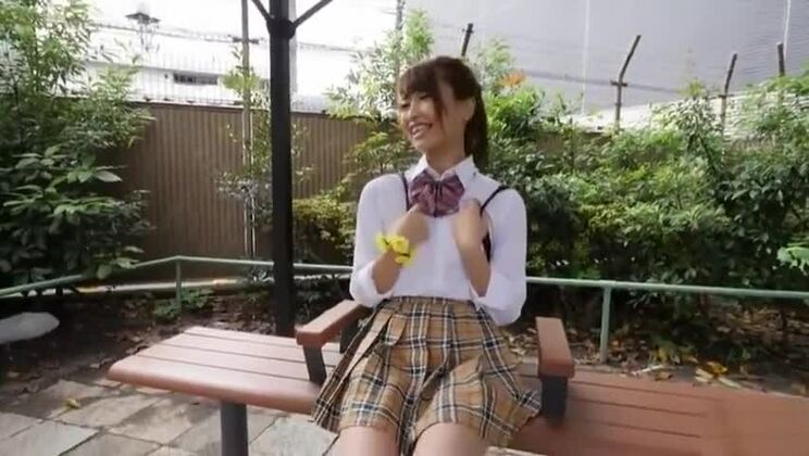 Mannequin japonaise sauvage dans une scène JAV fantastique non coupée