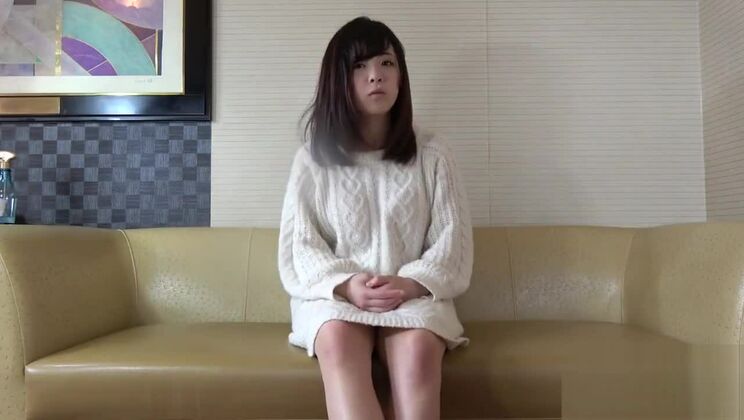 Jolie adolescente japonaise se fait baiser et éjacule à l'intérieur