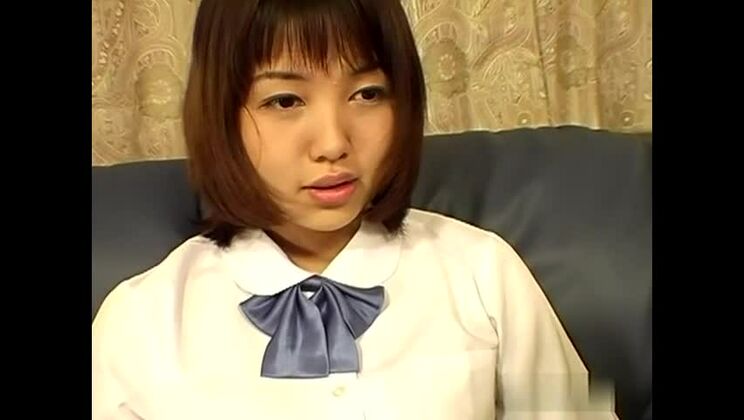 Salope japonaise déjantée dans un incroyable film JAV non censuré avec une étudiante