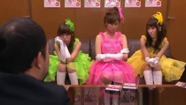 Cette folle japonaise dans une vidéo JAV va vous envoûter.