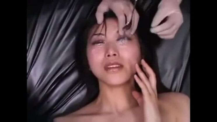 Manie du sperme, éjaculation dans l'œil, PARTIE I