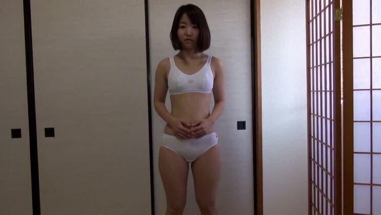 Superbe jeune Japonaise dans une scène JAV HD incroyable avec des adolescentes.