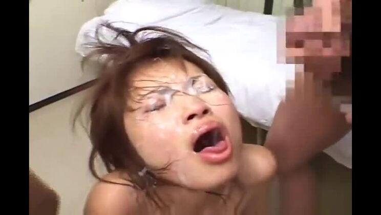 Clip xxx fou Bukkake la plus folle et la plus jolie