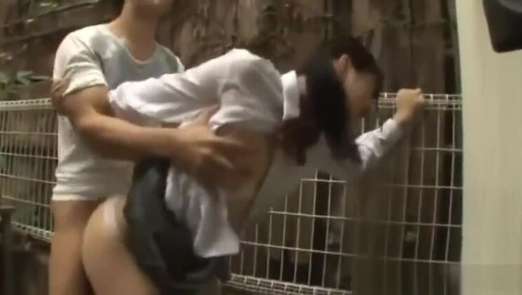 La plus belle Japonaise aux petits seins dans un film JAV à voir absolument