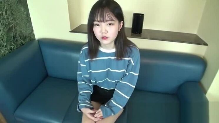 Première expérience de casting d'une jeune Japonaise menue (partie 1)