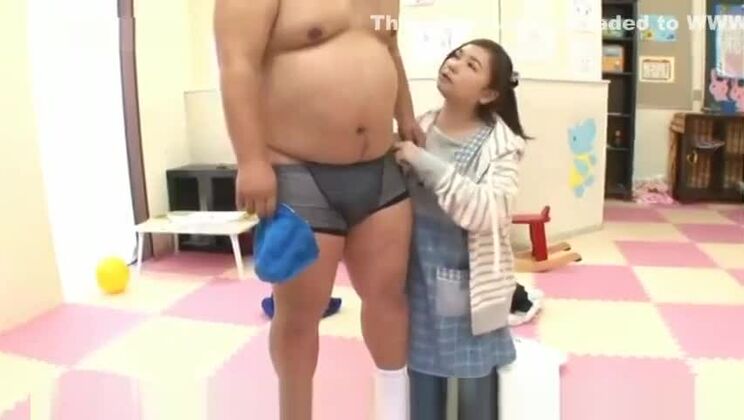 Un film X incroyable avec des petits seins, rien que pour vous.