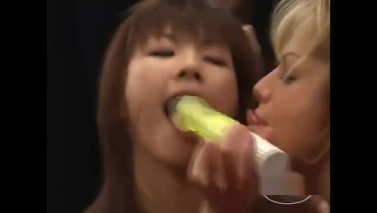 Blonde contre Asiatique 1