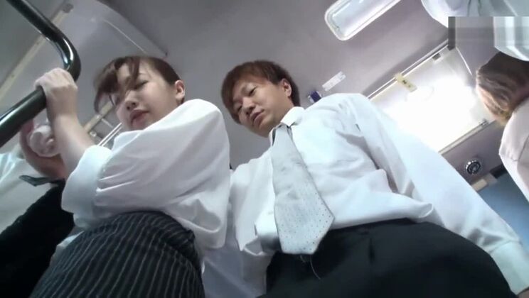 Cet été sera rempli de bus bondés, remplis de sous-vêtements transparents et transpirants.