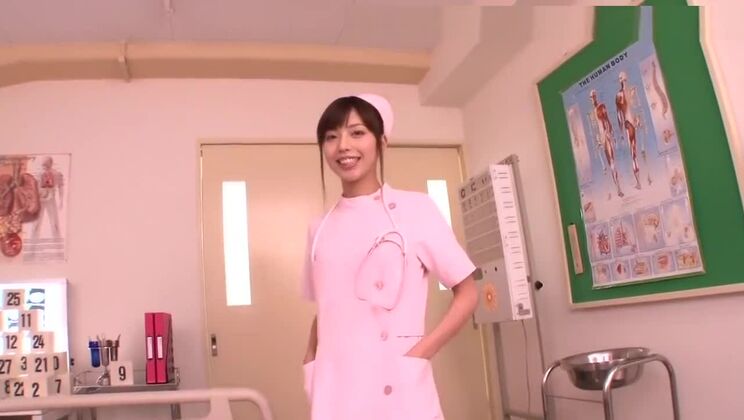 INFIRMIÈRE SEXY FOOTJOB