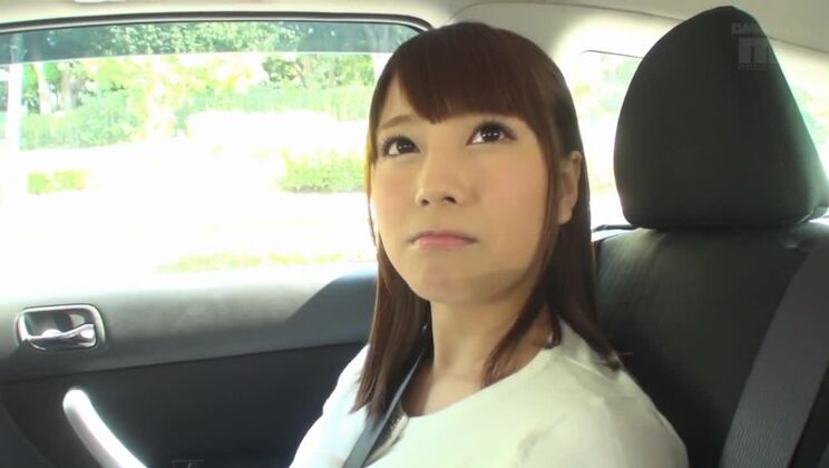 Minami Hatsukawa, la plus chaude des Japonaises, se livre à une incroyable masturbation lesbienne dans une scène JAV.