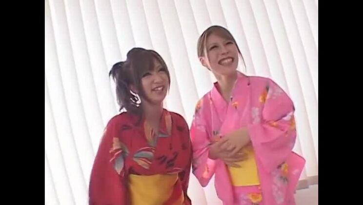 La fille japonaise la plus chaude, Haruka Sanada, Aya Hirai, Mye Tsukishima dans la fabuleuse scène JAV de MILF