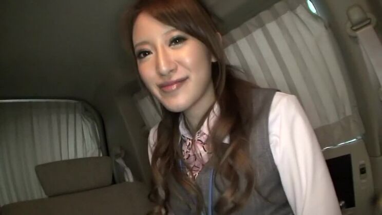 Salope japonaise en chaleur dans un fabuleux clip JAV de fellation en extérieur