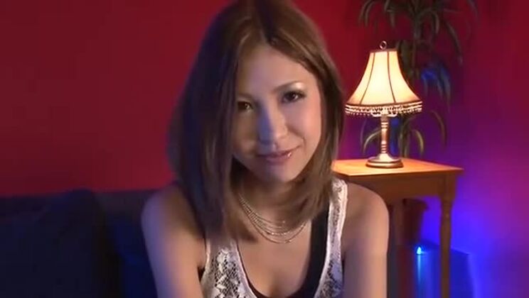 Plaisir électrisant pour la chatte asiatique