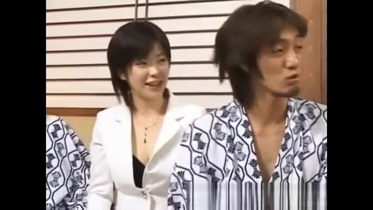 Des salopes asiatiques s'amusent