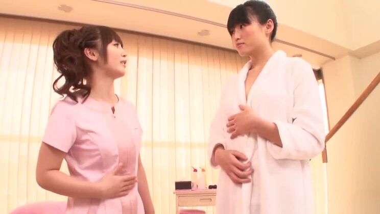 La ravissante lesbienne asiatique Fuuka Nanasaki prend du plaisir avec sa copine