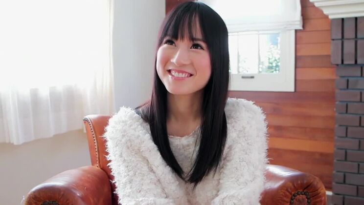 Salope japonaise en chaleur dans une scène de JAV exotique HD avec des jouets