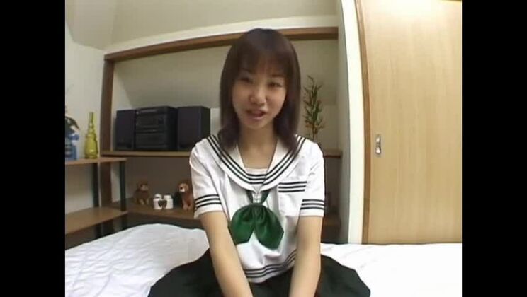 Mayu Yagihara, jeune et jolie adolescente asiatique