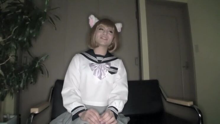 Une Japonaise déjantée dans une scène de JAV incroyable avec un mec asiatique.