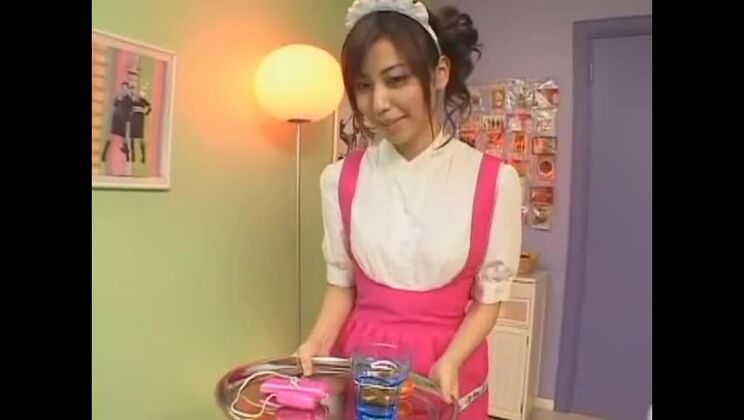 La superbe Japonaise Miyuki Yokoyama dans une vidéo JAV de masturbation avec les meilleurs sextoys.