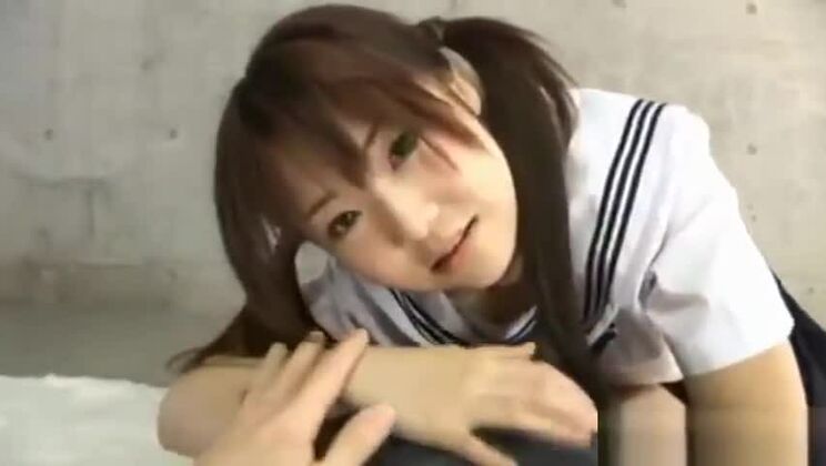 Une jeune Asiatique est initiée à la partie 2