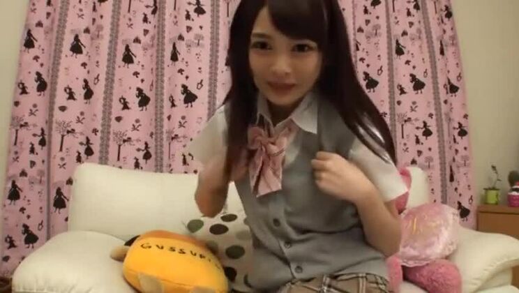 Prostituée japonaise déchaînée dans un film JAV de squirting/shiofuki et masturbation/onanii