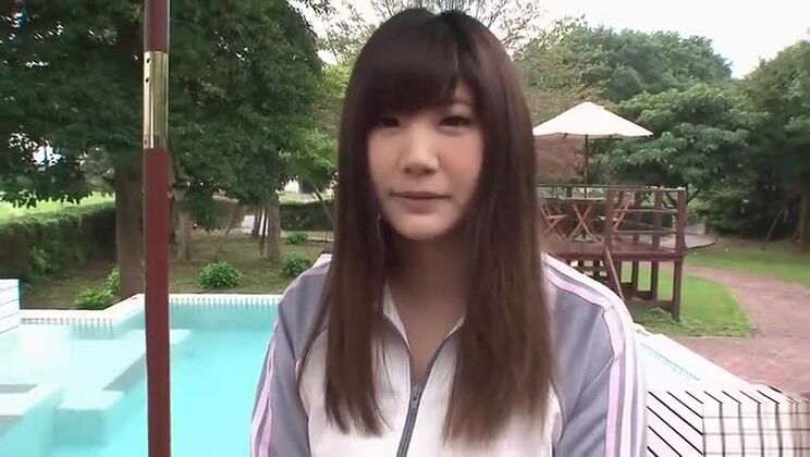 La séduisante jeune prostituée asiatique Natsu Hirasawa se livre à une magnifique vidéo de masturbation digitale